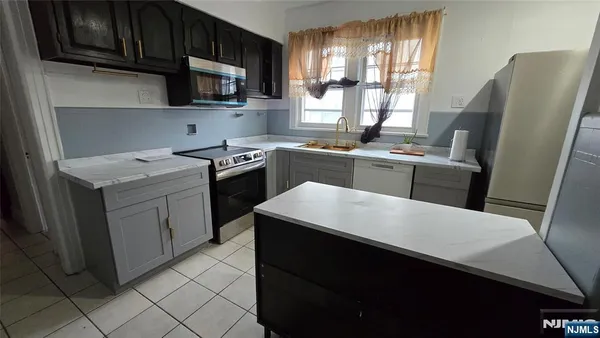 $2,900 | 170 Spring Street, Passaic, NJ 07055