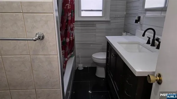 $2,900 | 170 Spring Street, Passaic, NJ 07055