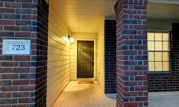 $2,300 | 723 Cypresswood Cove, Spring, TX 77373
