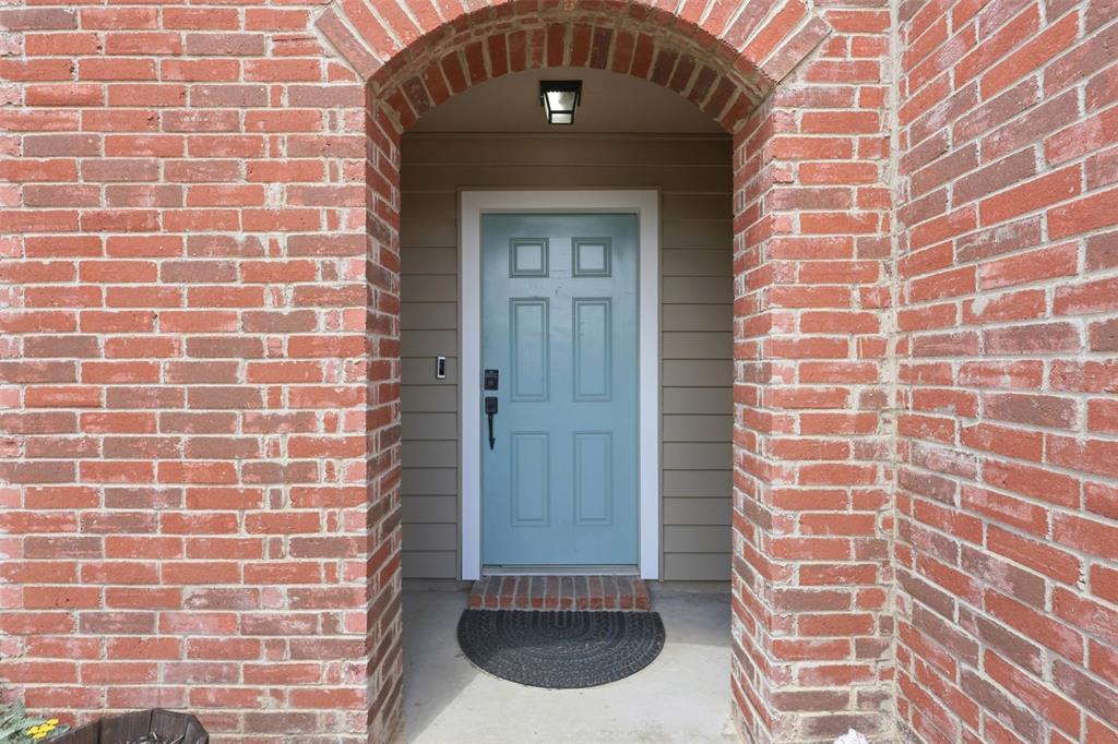 14037 Fontana Road Fort Worth, TX 76262 - Photo 4 of 40
