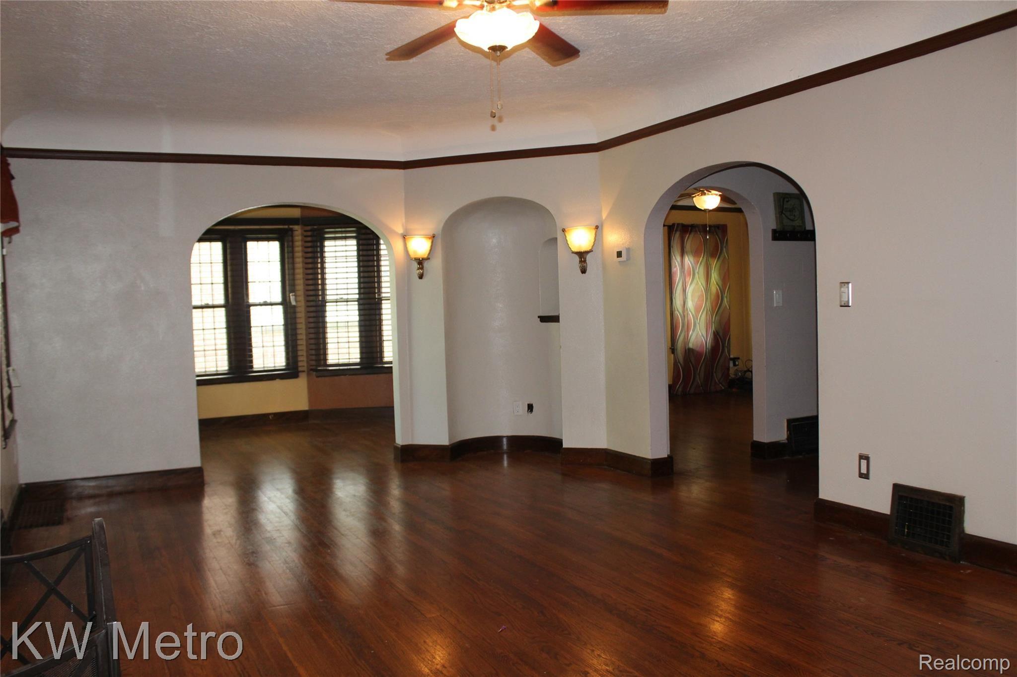 16595 Sunderland Road Detroit, MI 48219 - Photo 7 of 19 Large Living Room - 16x14