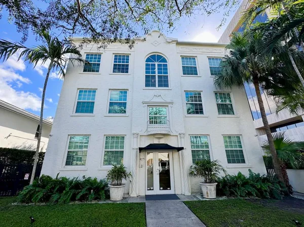 $2,300 | 130 Antiquera Avenue, Coral Gables, FL 33134