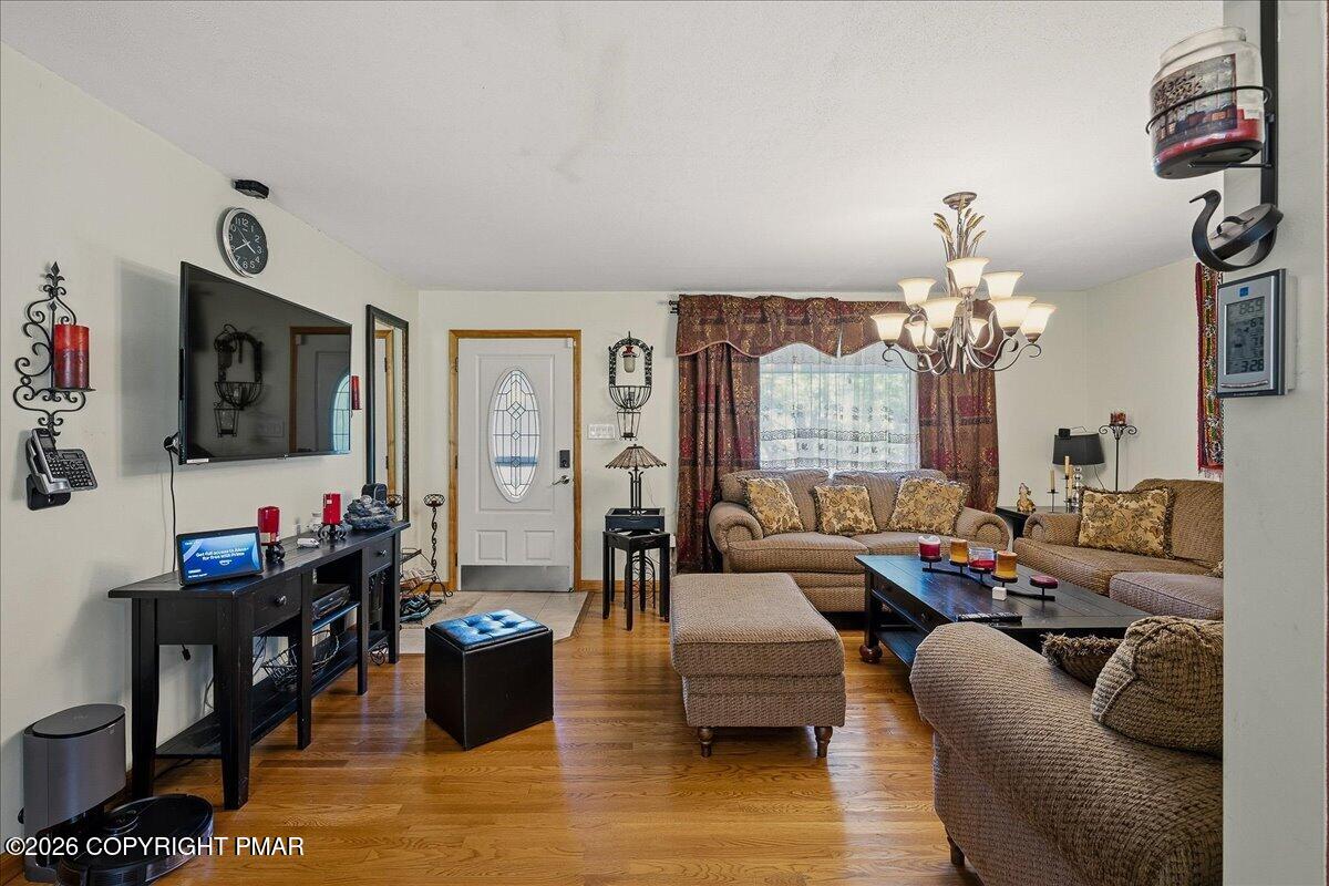 140 Camelback Road Tannersville, PA 18372 - Photo 15 of 44 15-HomeView_Media-140_Camelback_Rd