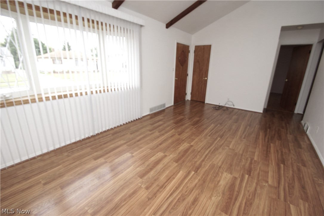 30413 Vineyard Road Willowick, OH 44095 - Photo 7 of 25 Living room