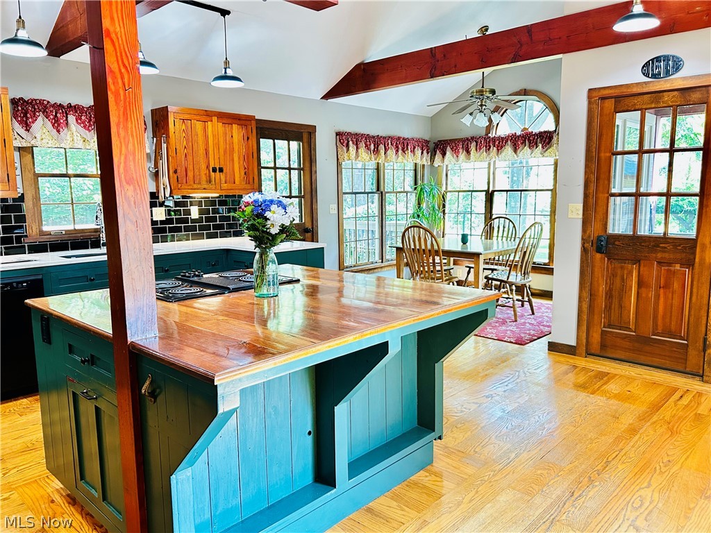 1572 Wall Road Wadsworth, OH 44281 - Photo 5 of 50 Gallery Image 5