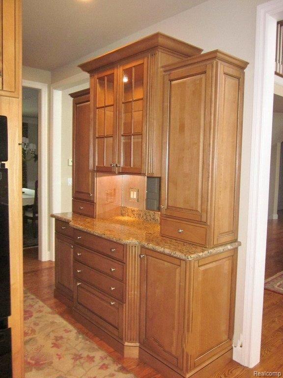 766 Langley Road Rochester, MI 48309 - Photo 9 of 25 Butlers Pantry