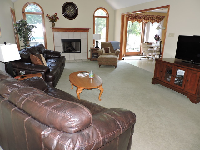 731 Maves Drive Batavia, IL 60510 - Photo 3 of 25