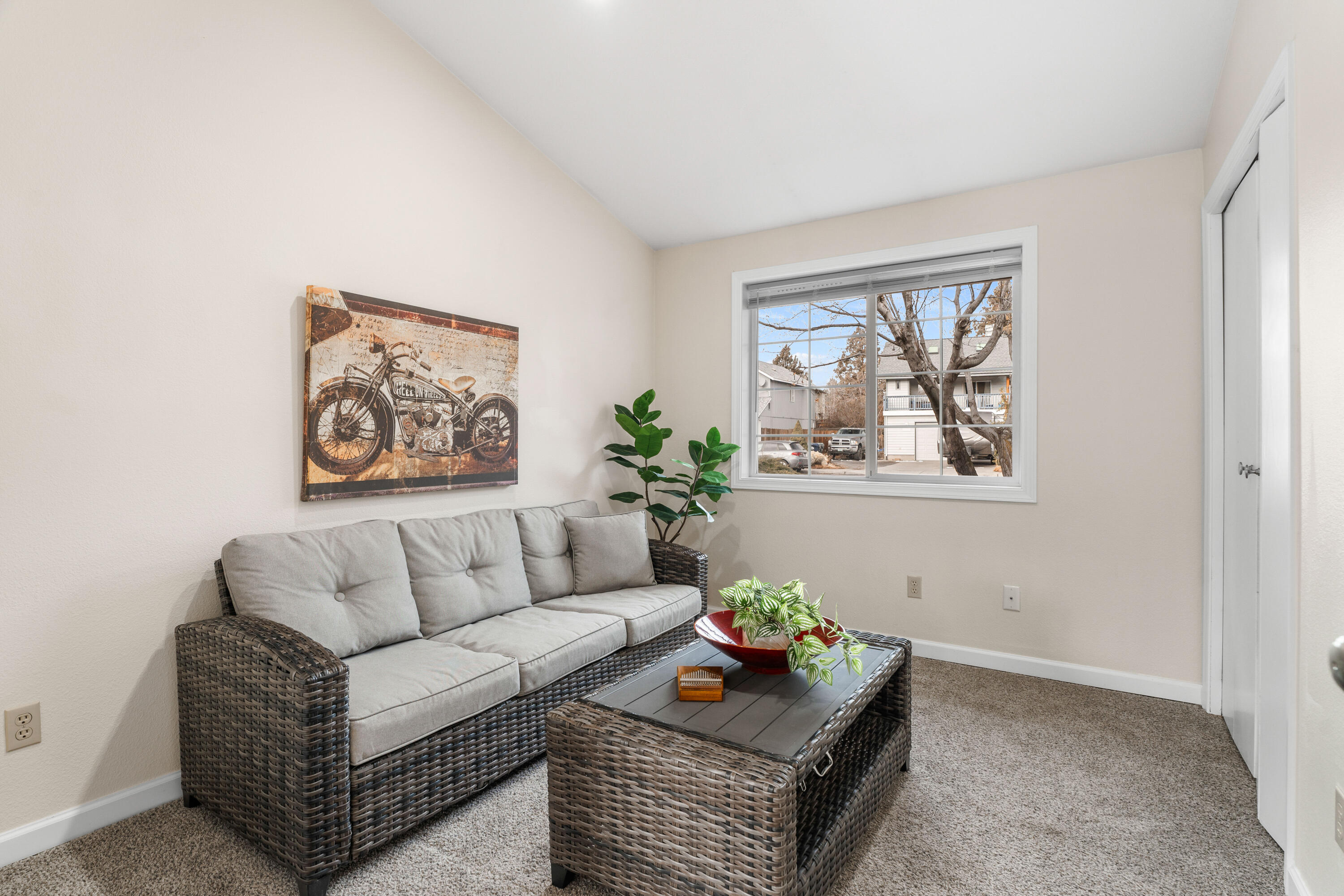 2217 Northeast Wells Acres Road Bend, OR 97701 - Photo 10 of 18 10-Reshoot