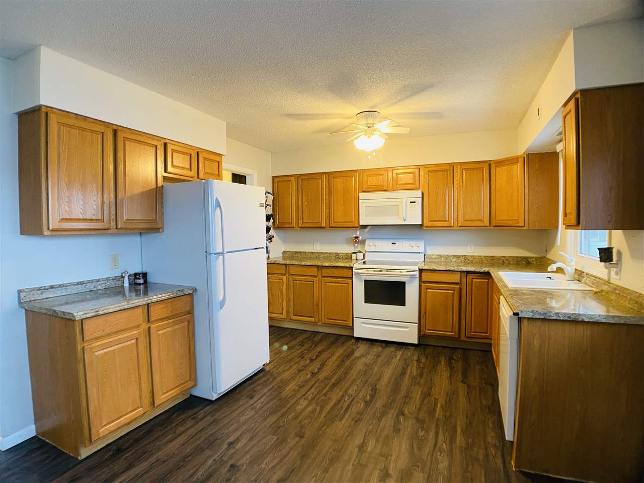 136 Country Club Road Williamsburg, IA 52361 - Photo 7 of 14 Gallery Image 7