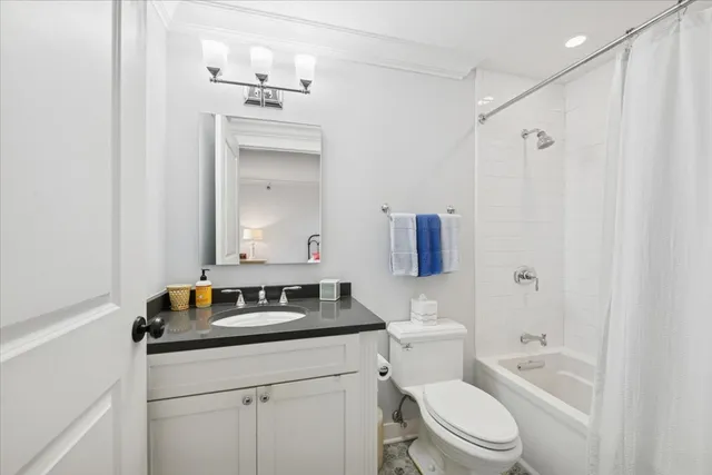 $995,000 | 250 East Pearson Street, Unit 901, Chicago, IL 60611