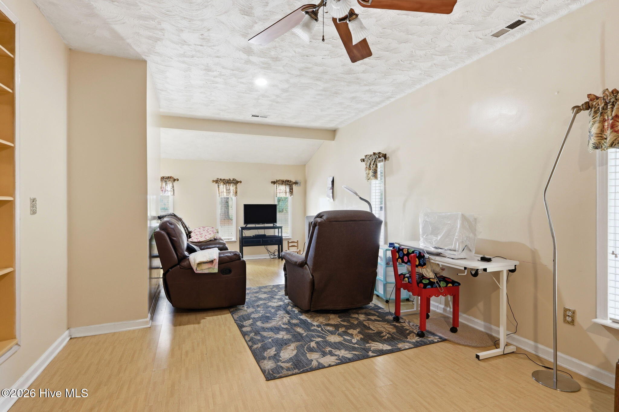 284 Laurel Road Beaufort, NC 28516 - Photo 18 of 41 Family room