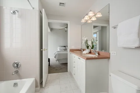$800,000 | 1515 South Prairie Avenue, Unit 1306, Chicago, IL 60605