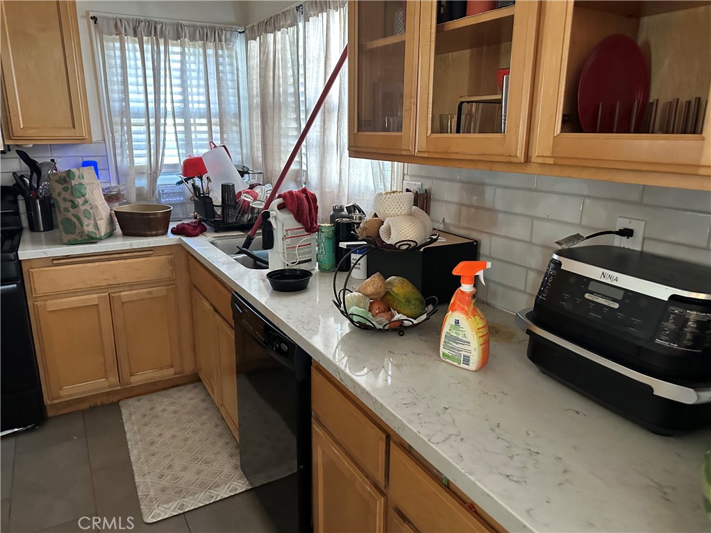 3432 Russell Street Riverside, CA 92501 - Photo 11 of 20 Kitchen Counter