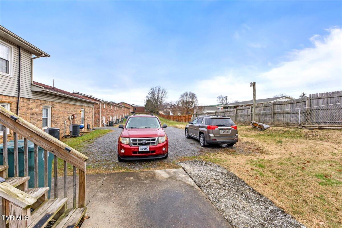 1740 Bonham Road Bristol, VA 24201 - Photo 11 of 65 11-128A9488