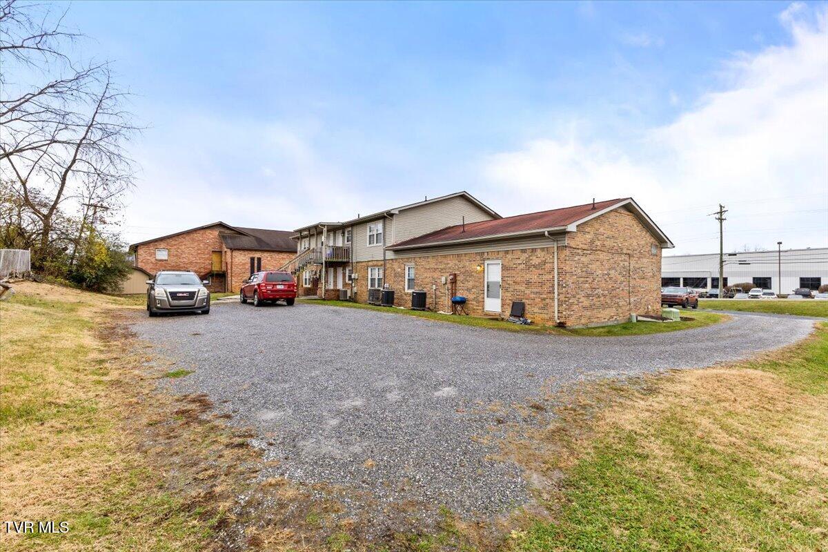 1740 Bonham Road Bristol, VA 24201 - Photo 23 of 65 23-128A9497