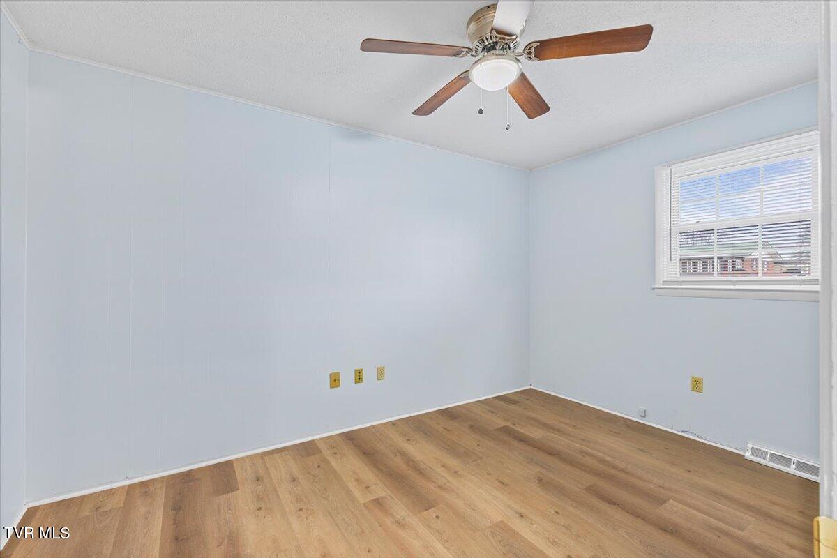 1740 Bonham Road Bristol, VA 24201 - Photo 28 of 65 28-128A9516