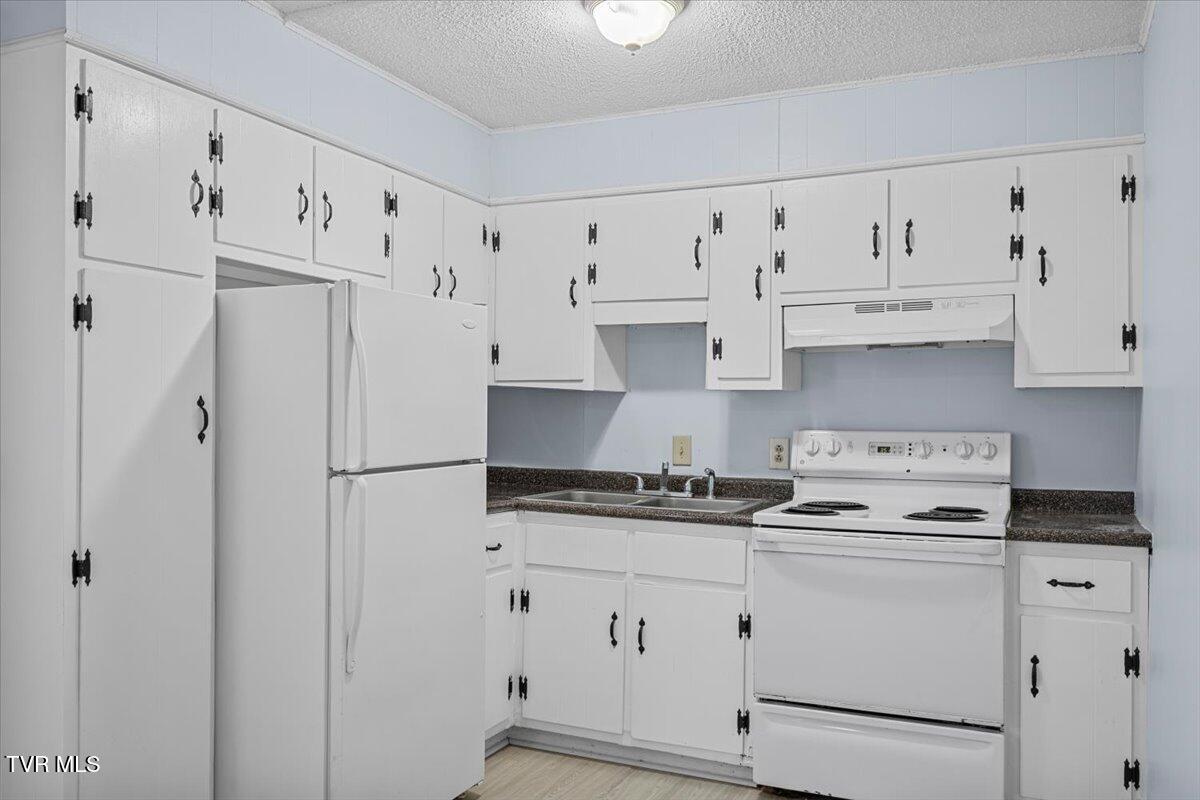 1740 Bonham Road Bristol, VA 24201 - Photo 34 of 65 34-128A9537