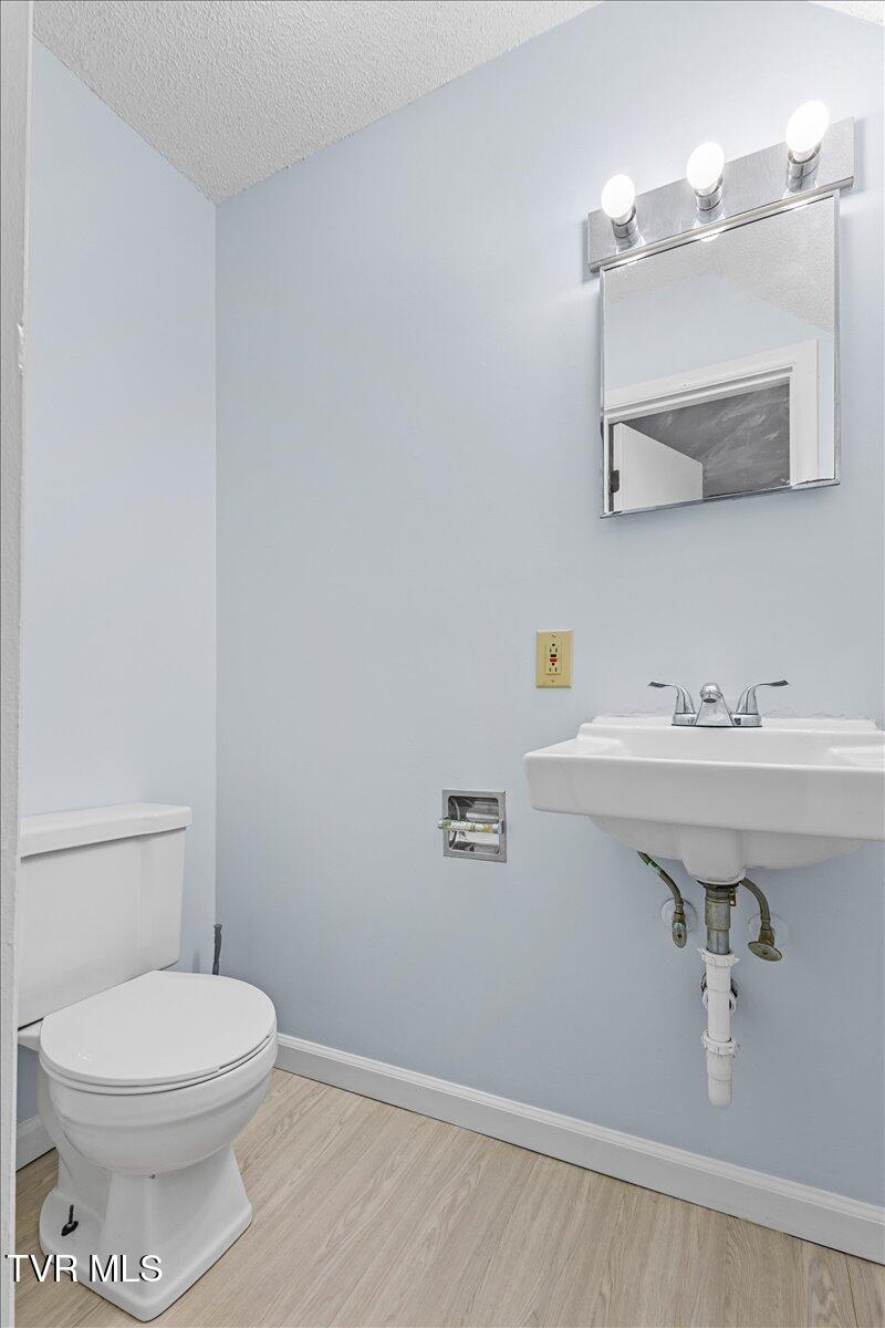 1740 Bonham Road Bristol, VA 24201 - Photo 38 of 65 38-128A9547