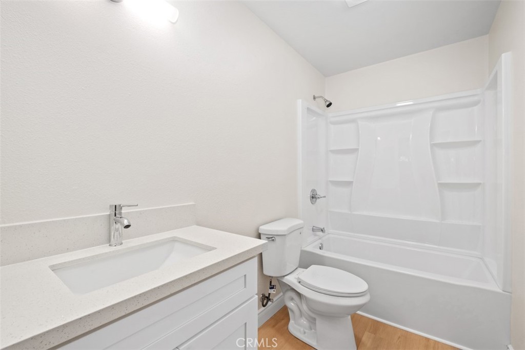 1009 North Parton Street Santa Ana, CA 92701 - Photo 15 of 17 Bathroom