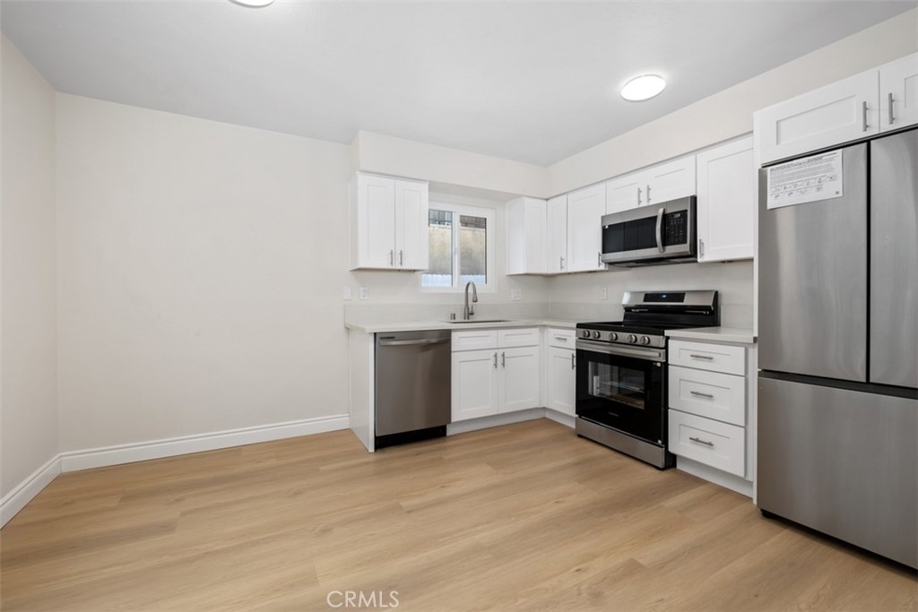 1009 North Parton Street Santa Ana, CA 92701 - Photo 8 of 17 Kitchen