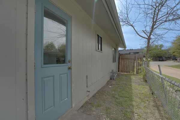 $1,725 | 304 John N Garner Circle, Unit A2, Austin, TX 78753