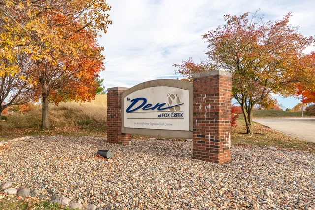 $90,300 | 6 Piney Run Court, Bloomington, IL 61705