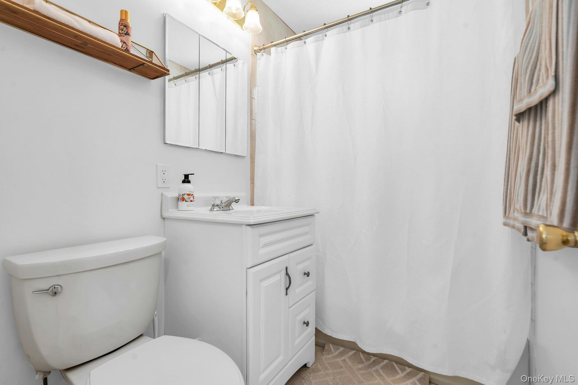 69 Squiretown Road Hampton Bays, NY 11946 - Photo 12 of 21 Gallery Image 12