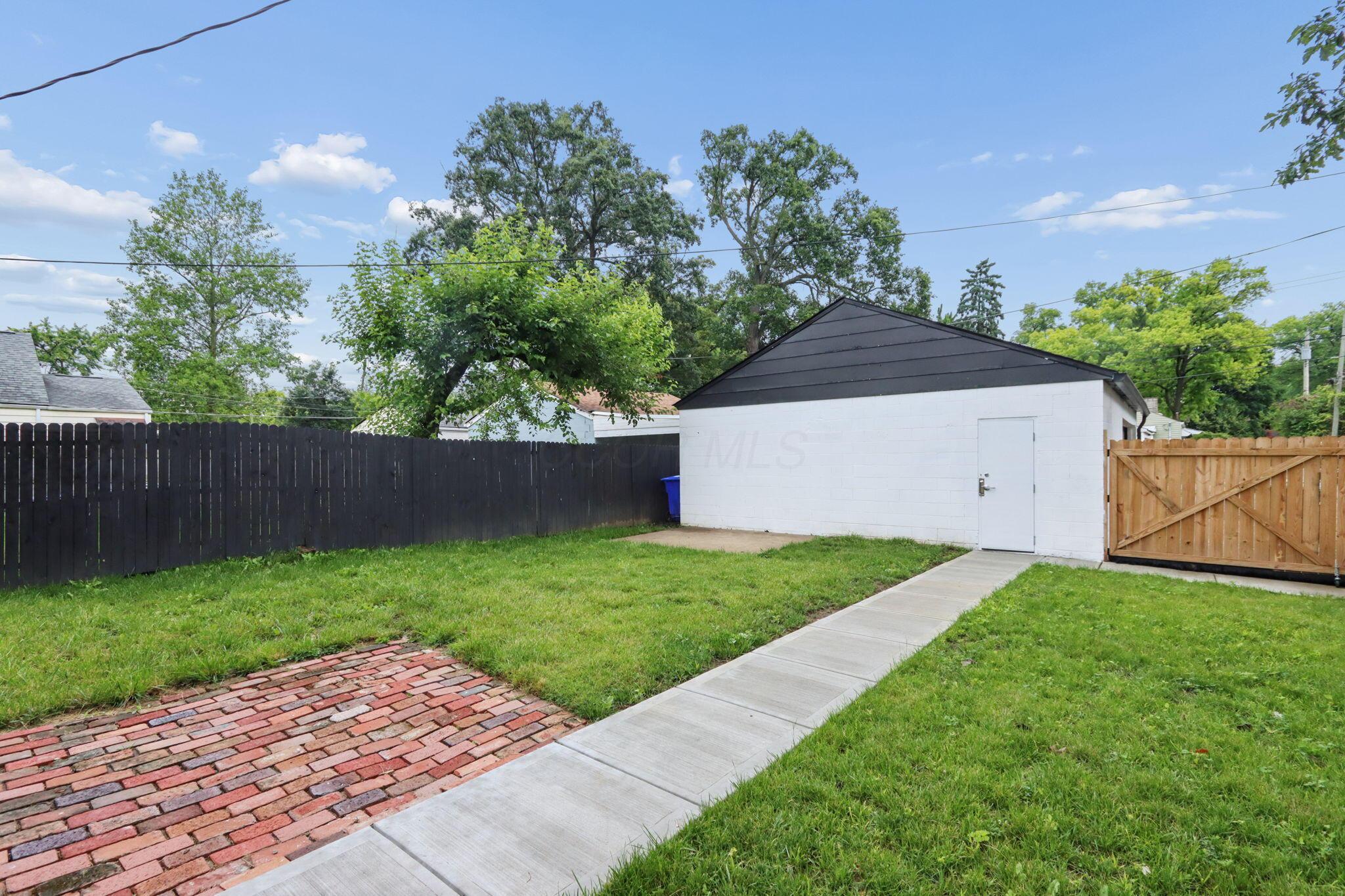 1470 East Weber Road Columbus, OH 43211 - Photo 31 of 36 FENCED YARD/PATIO