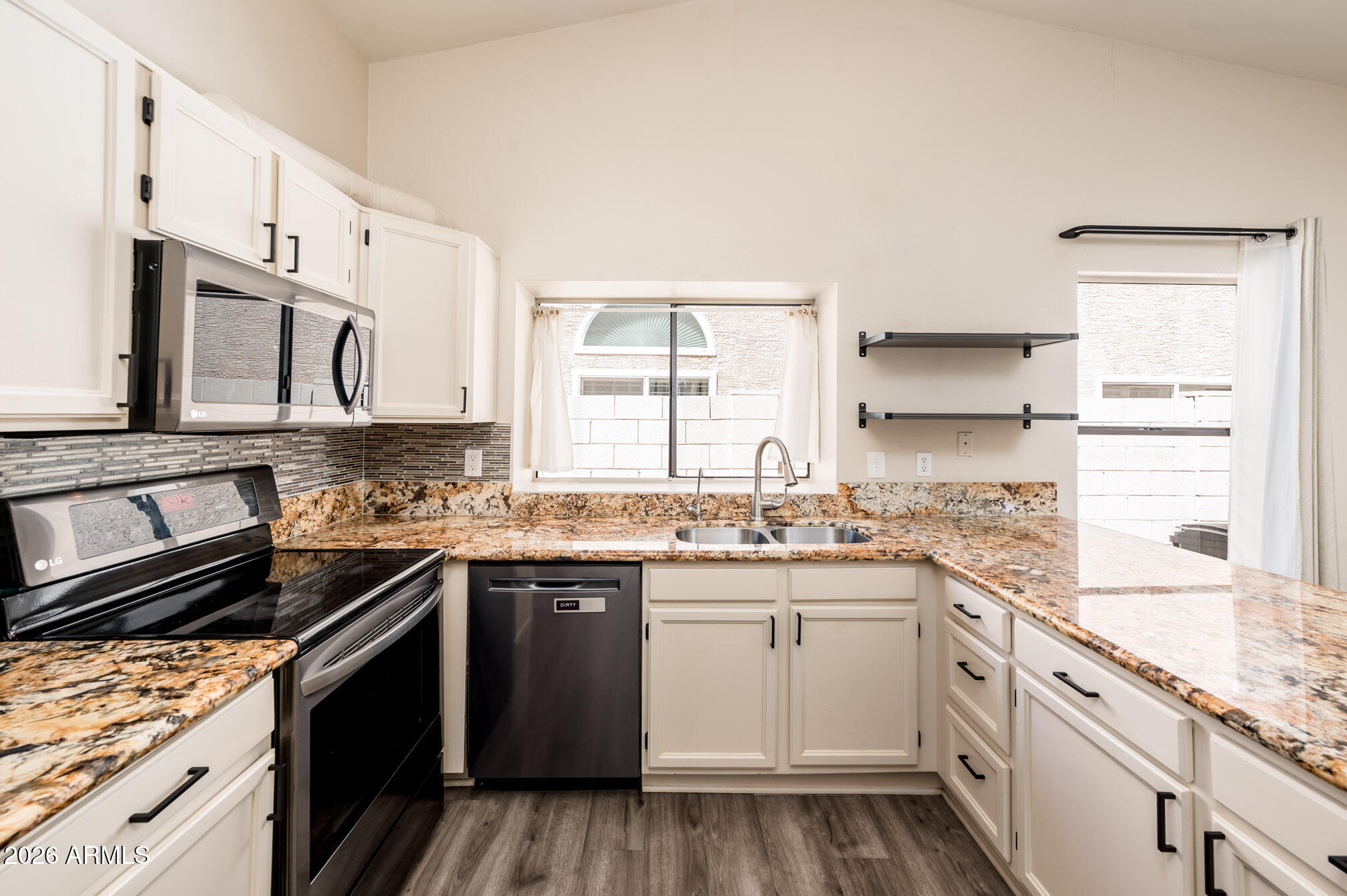 2717 East Dry Creek Road Phoenix, AZ 85048 - Photo 18 of 36 Kitchen