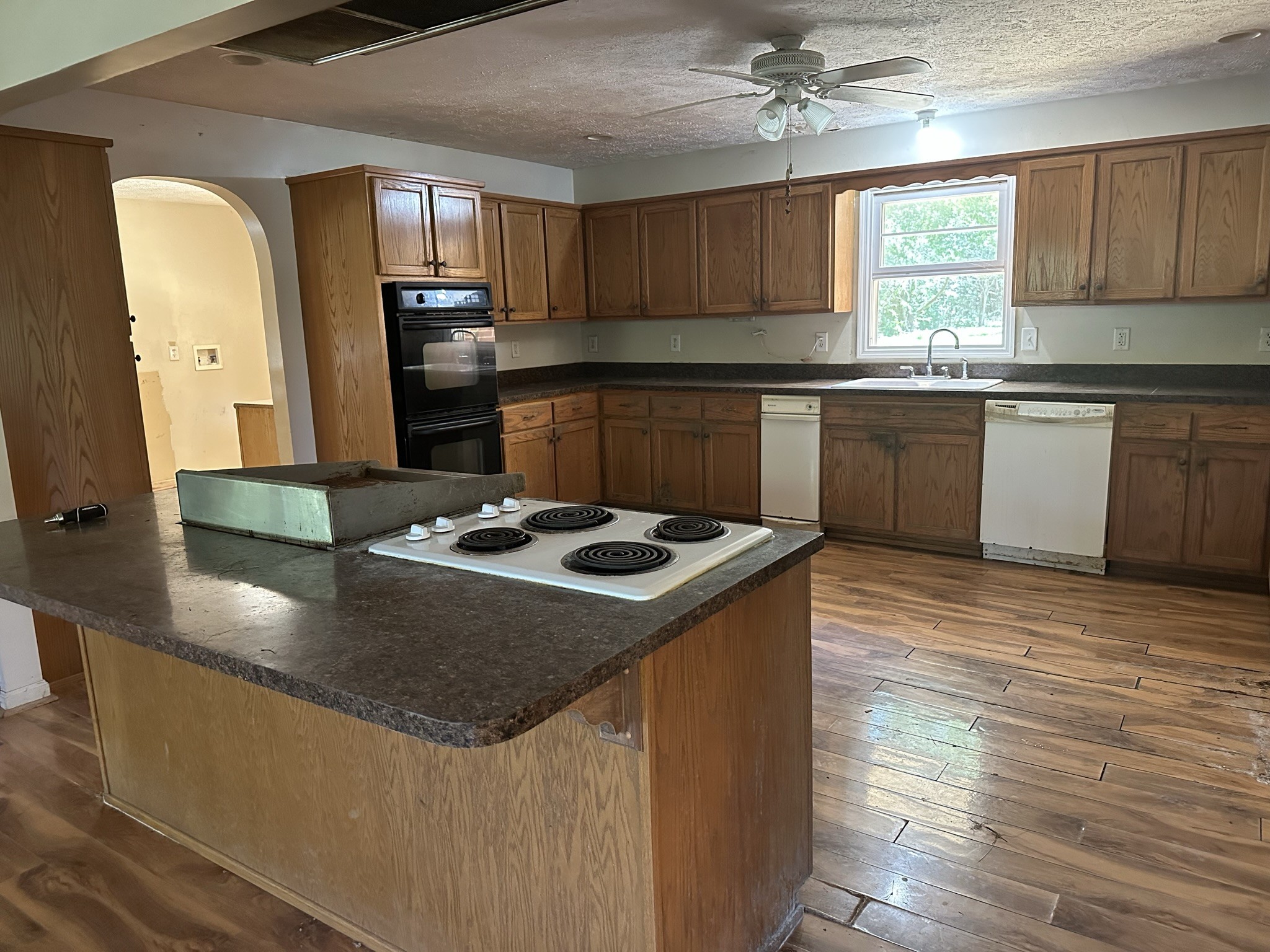 10026 Mona Road Murfreesboro, TN 37129 - Photo 46 of 64 a kitchen with kitchen island granite countertop a sink stove and refrigerator