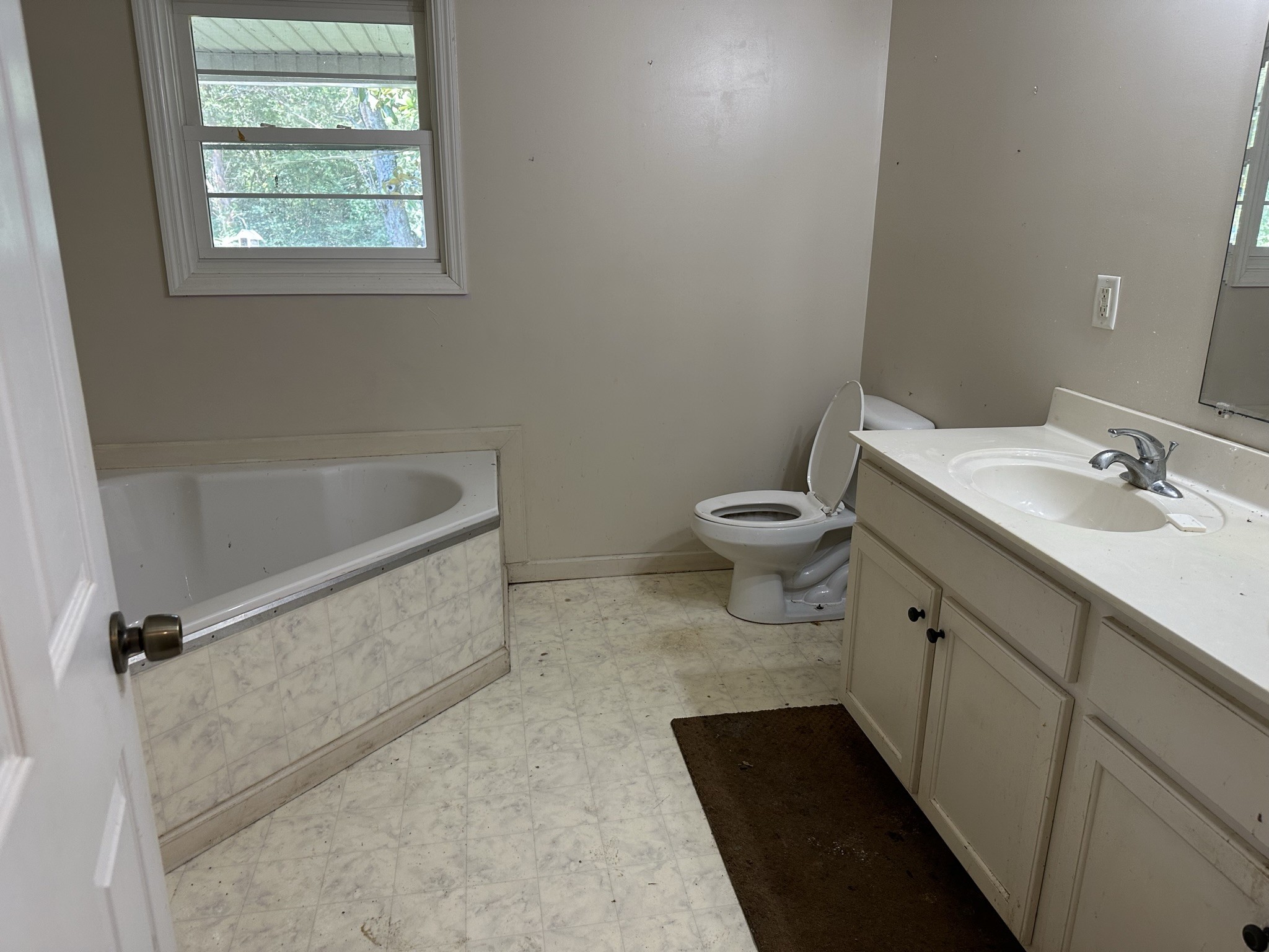 10026 Mona Road Murfreesboro, TN 37129 - Photo 57 of 64 a bathroom with a granite countertop toilet a sink and a bathtub