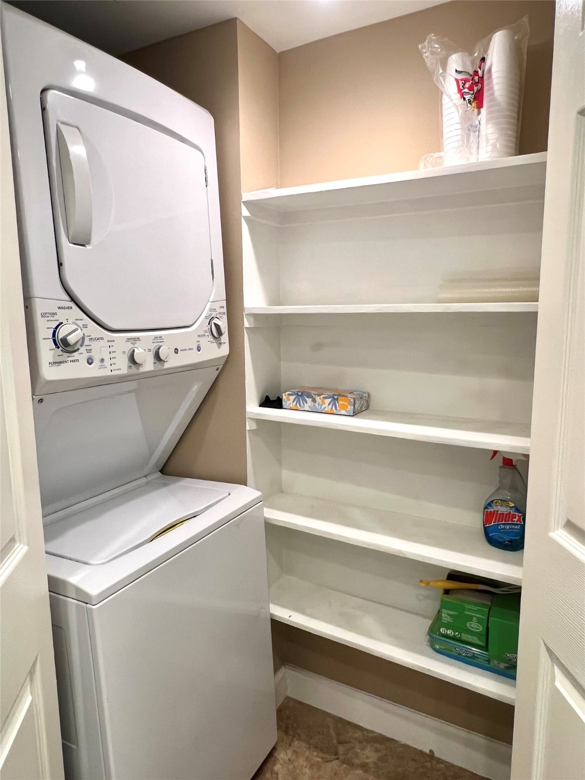 3525 Sage Road, Unit 1218 Houston, TX 77056 - Photo 11 of 18 a utility room with washer and dryer