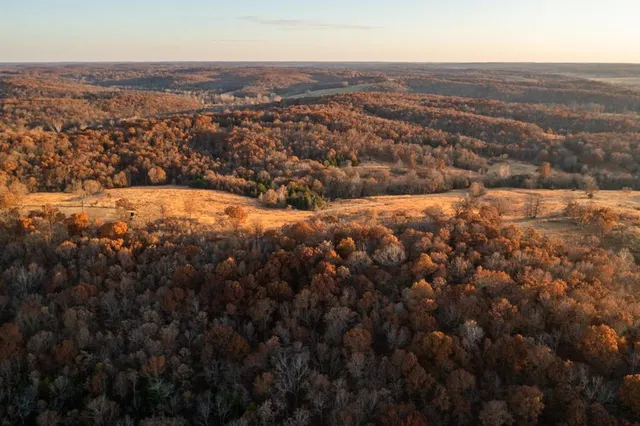 $891,100 | Pp Highway, Edwards, MO 65326