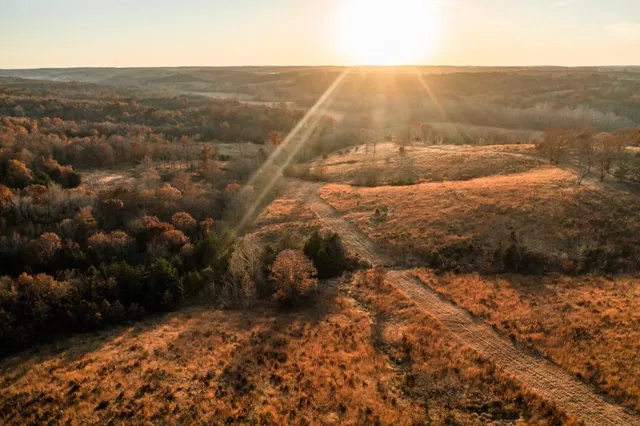 $891,100 | Pp Highway, Edwards, MO 65326