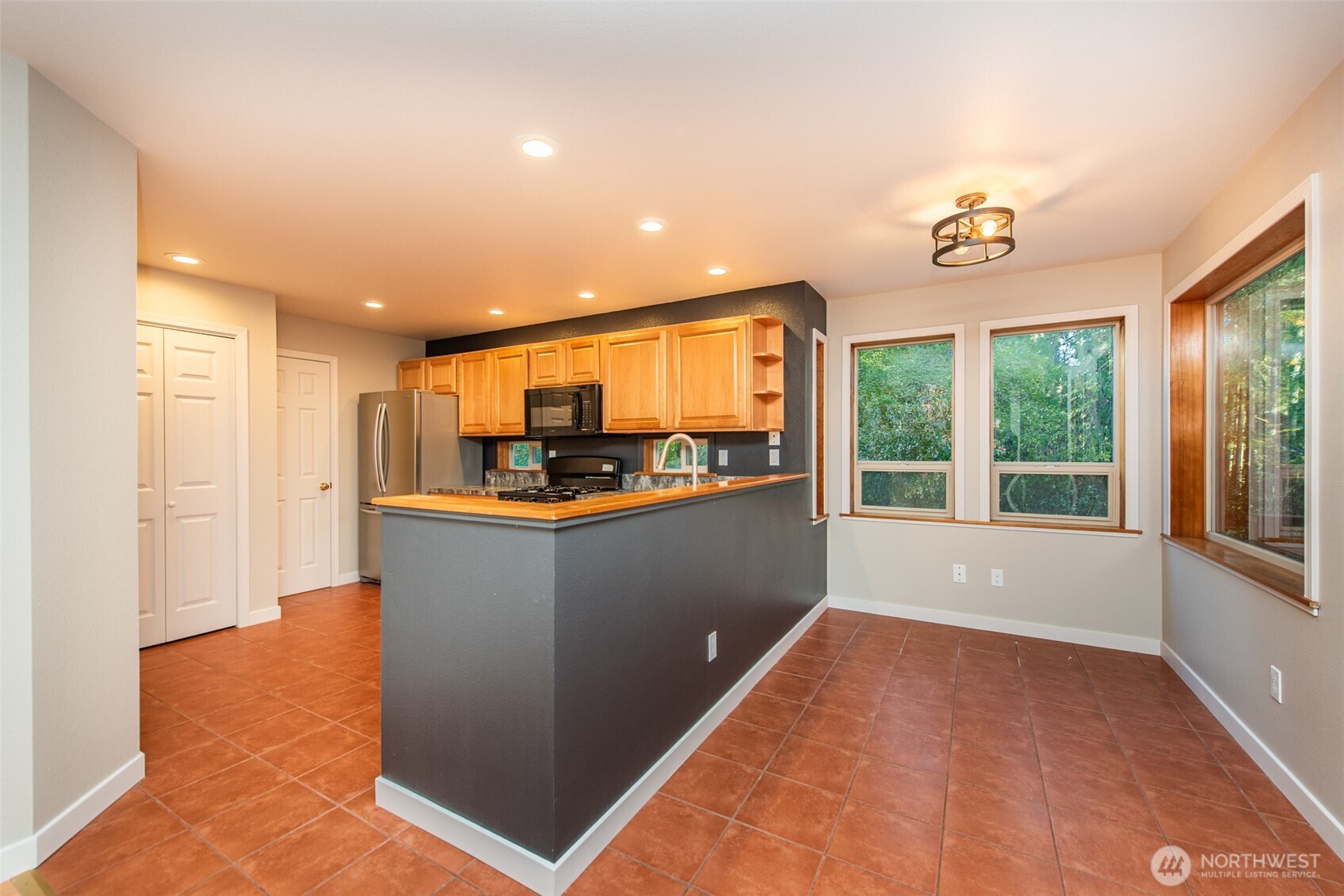 62 Pierson Lane Sequim, WA 98382 - Photo 18 of 40 a view of kitchen with stainless steel appliances granite countertop a refrigerator and a sink