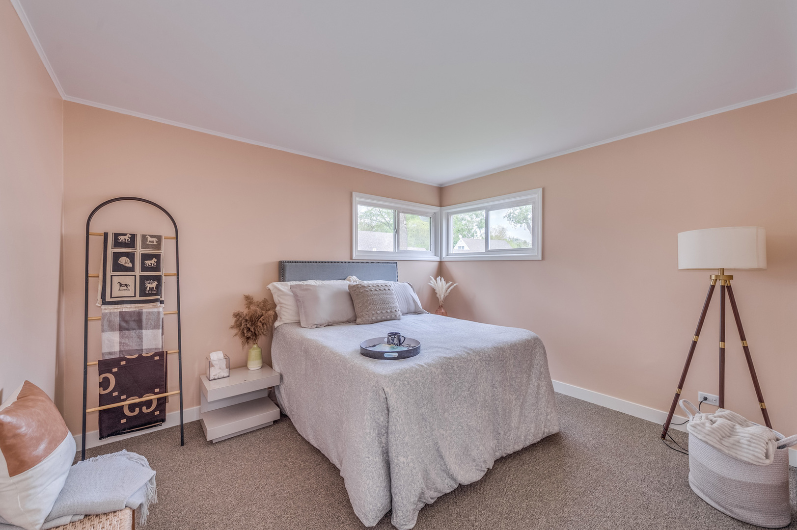 407 Watseka Street Park Forest, IL 60466 - Photo 12 of 21 a bedroom with a bed and a window