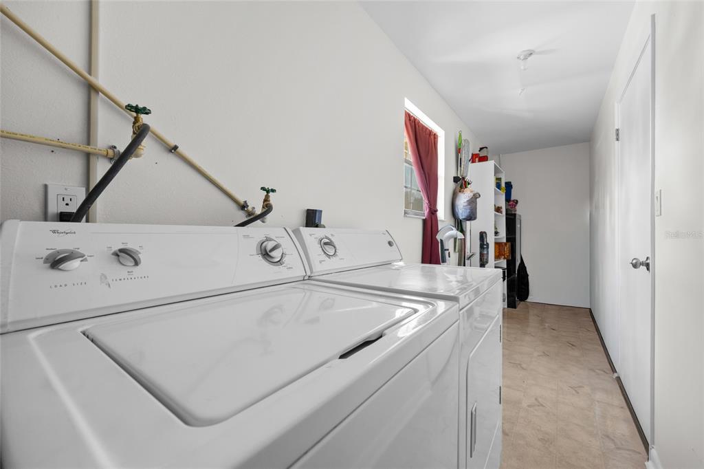 3012 Southeast Country Club Road Lake City, FL 32025 - Photo 26 of 41 a utility room with dryer and washer