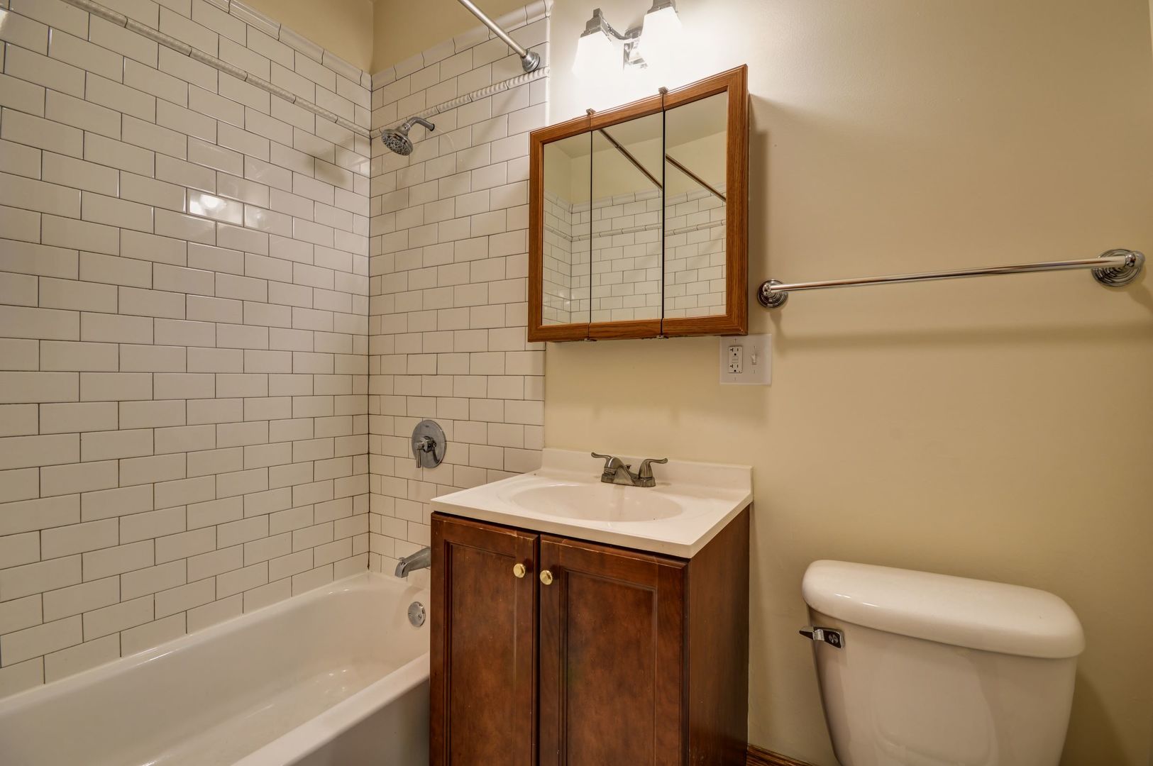 3724 North Fremont Street, Unit 2 Chicago, IL 60613 - Photo 13 of 14 a bathroom with a toilet a sink and bathtub