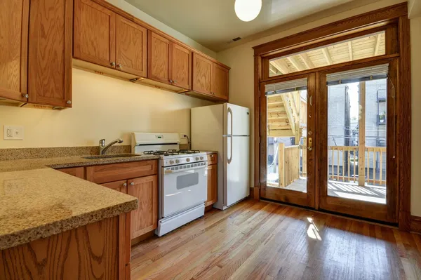 $4,695 | 3724 North Fremont Street, Unit 2, Chicago, IL 60613
