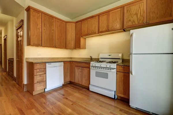 $4,695 | 3724 North Fremont Street, Unit 2, Chicago, IL 60613