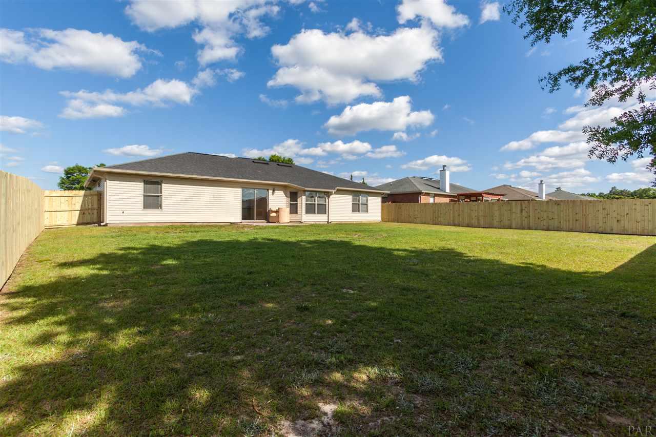 7070 Marissa Point Lane Milton, FL 32570 - Photo 6 of 35