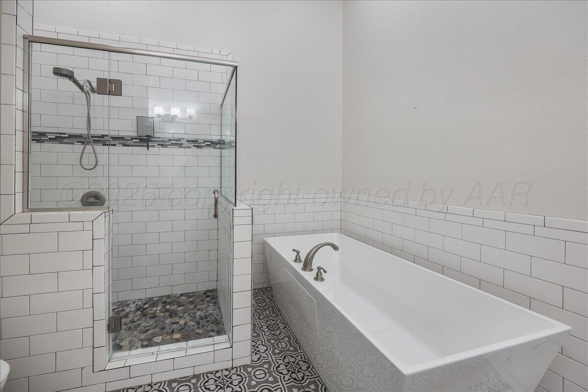 3614 West Point Drive Amarillo, TX 79119 - Photo 23 of 40 23-Primary Bath and Shower