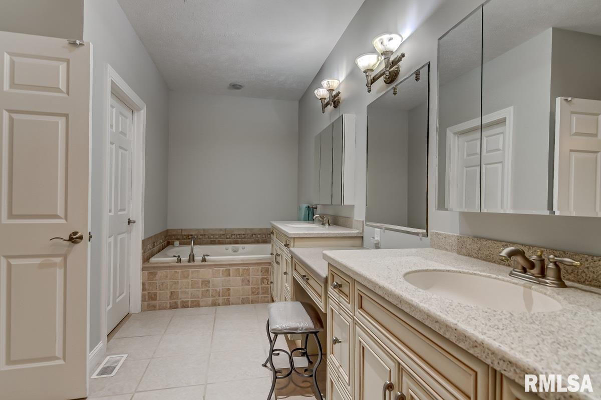 2800 Muirfield Road Springfield, IL 62711 - Photo 14 of 48
