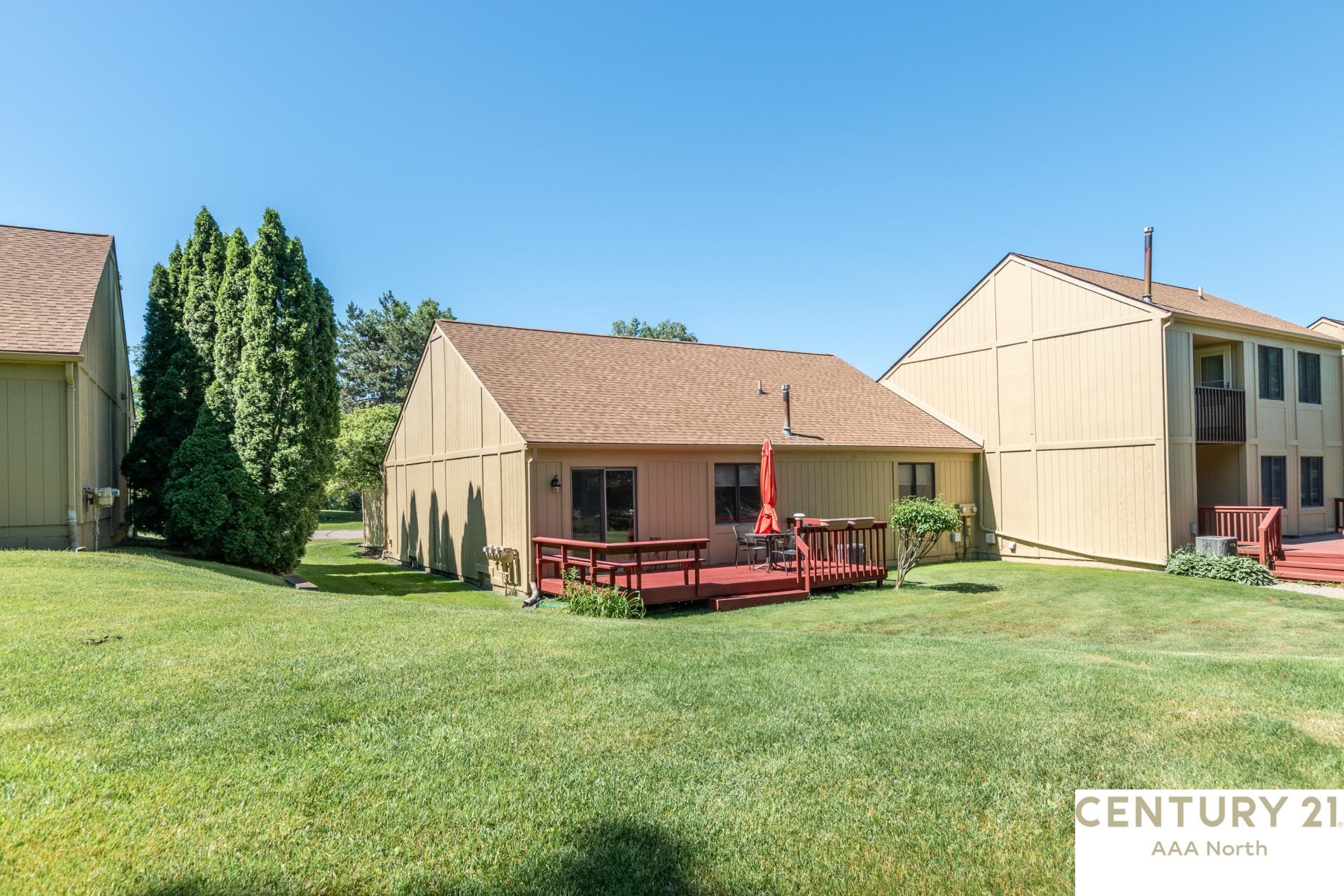 2327 Rochelle Park Drive Rochester, MI 48309 - Photo 7 of 58 50146531-16eb2a7a-73a4-4246-9cb7-364d56467495.JPG