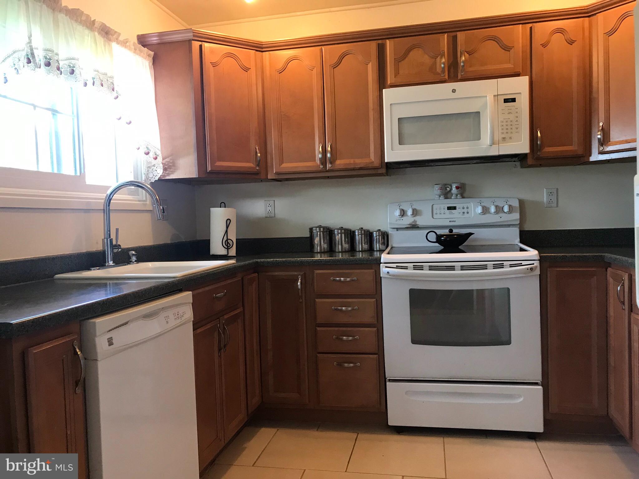40 Horn Road Levittown, PA 19056 - Photo 11 of 28 Kitchen
