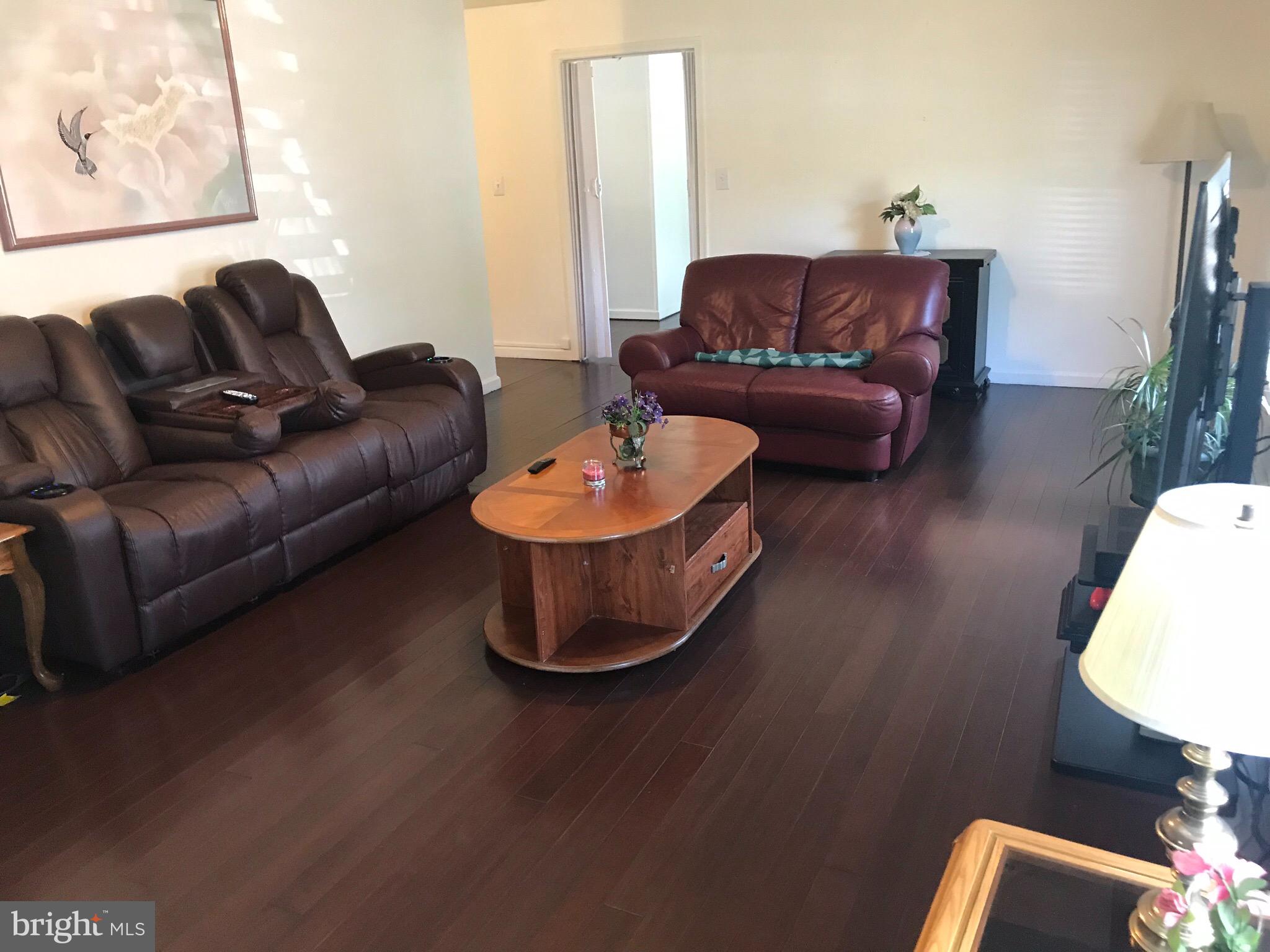 40 Horn Road Levittown, PA 19056 - Photo 10 of 28 Family room