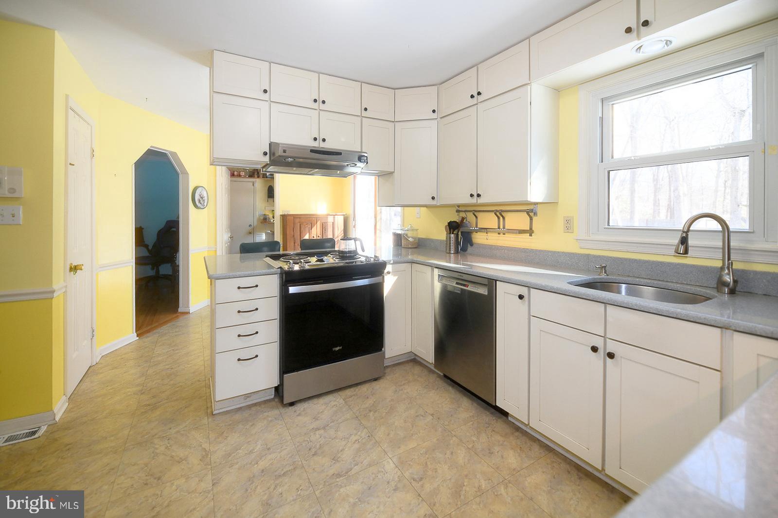 8555 Ridge Court Waldorf, MD 20603 - Photo 10 of 39 Bright and inviting kitchen with modern finishes.