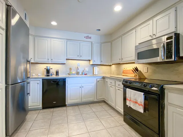 $2,500 | 601 North Segoe Road, Unit 404, Madison, WI 53705