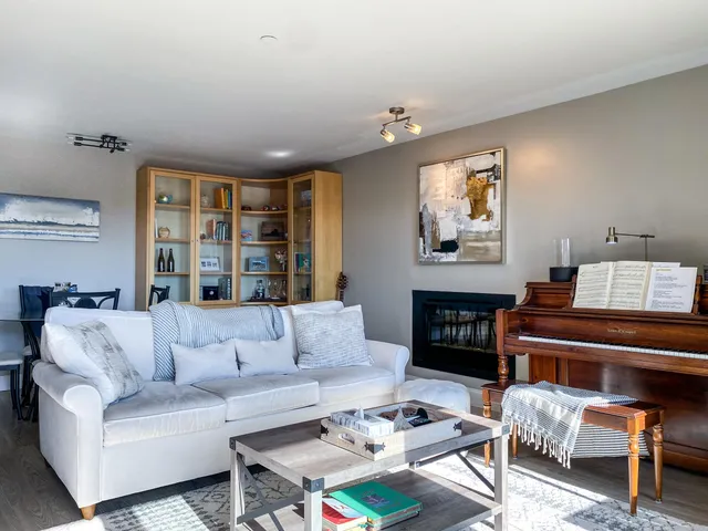 $2,500 | 601 North Segoe Road, Unit 404, Madison, WI 53705