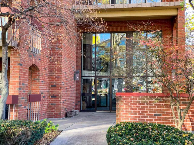 $2,500 | 601 North Segoe Road, Unit 404, Madison, WI 53705